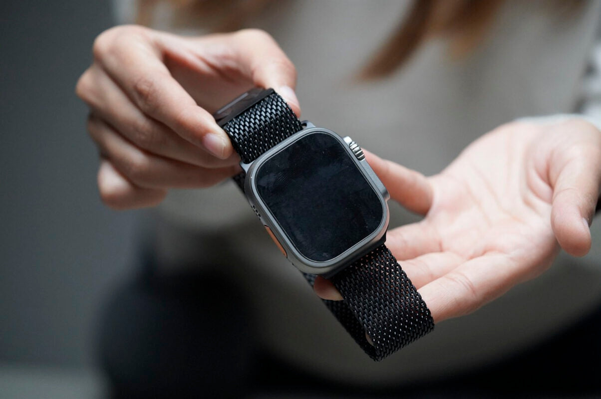 Luxury Titanium Milanese Loop / Compatible For Apple Watch